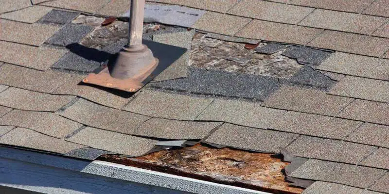 Roofers to fix storm damage